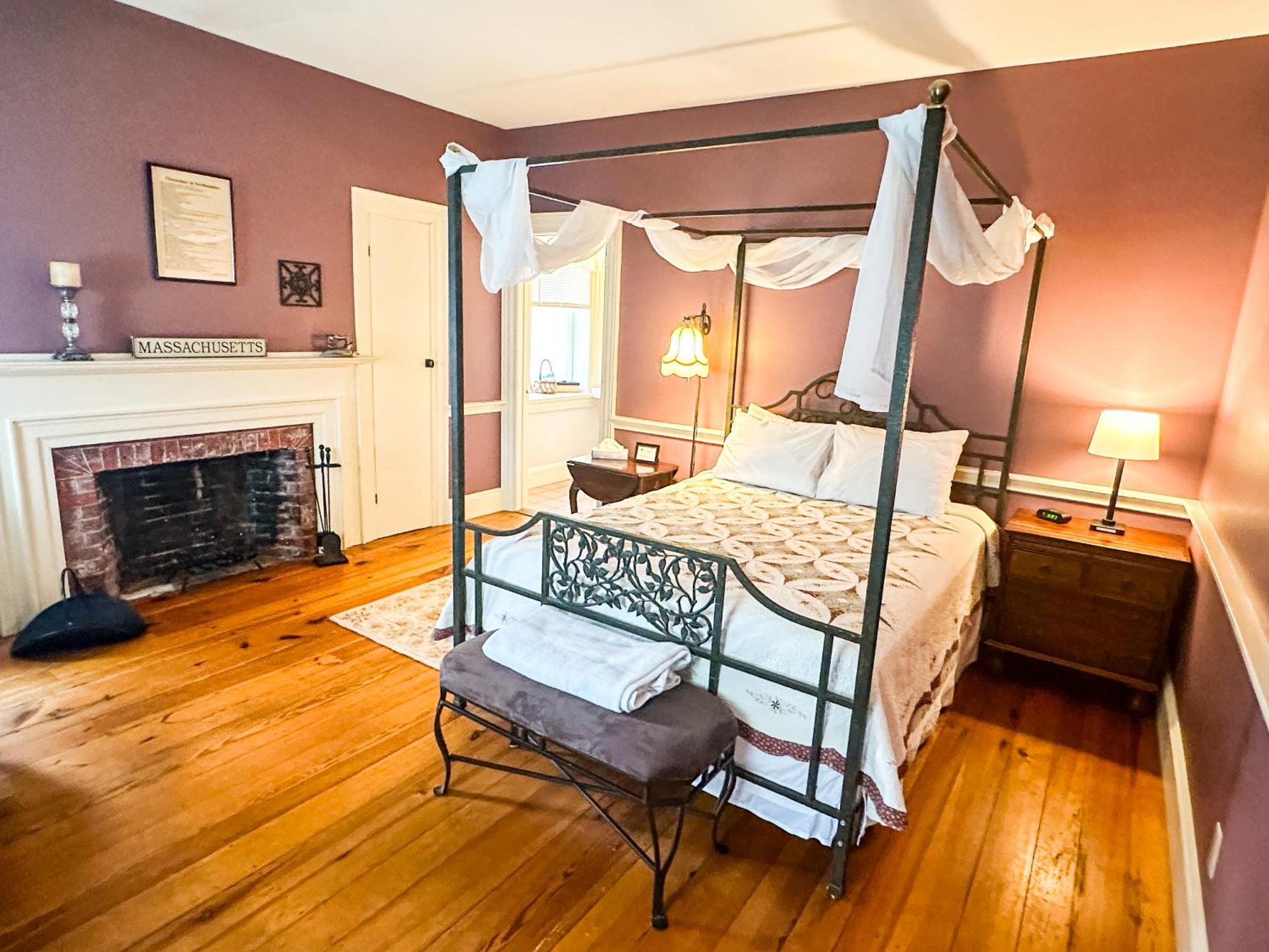 The Black Walnut Inn Amherst Exteriör bild