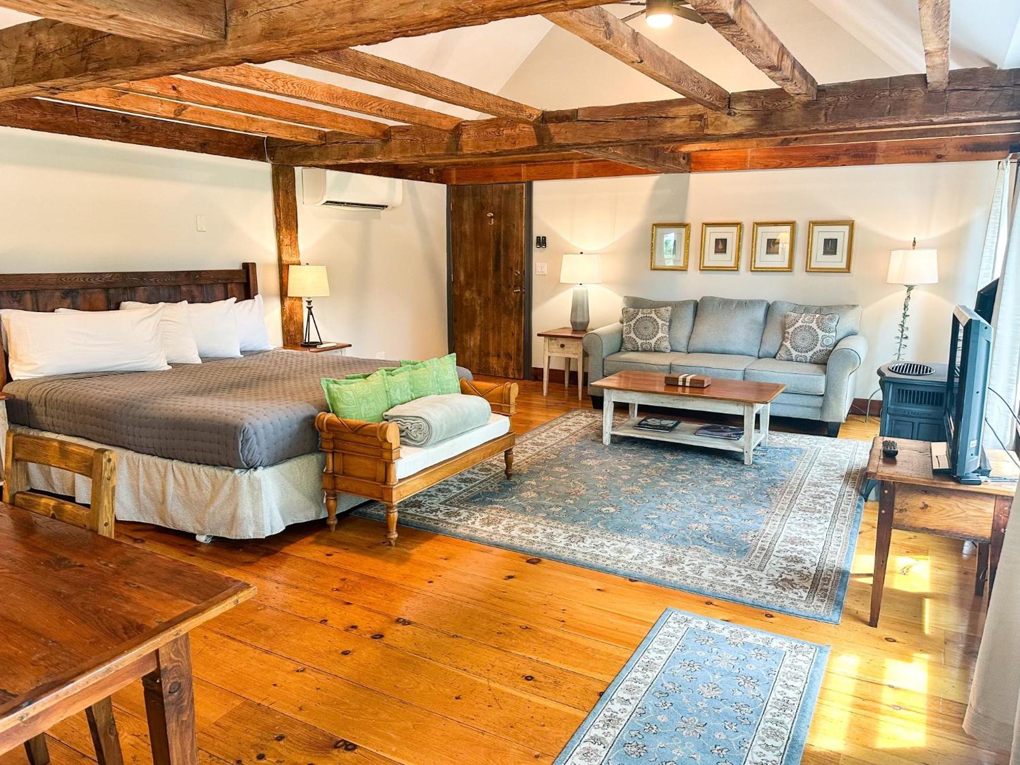 The Black Walnut Inn Amherst Exteriör bild