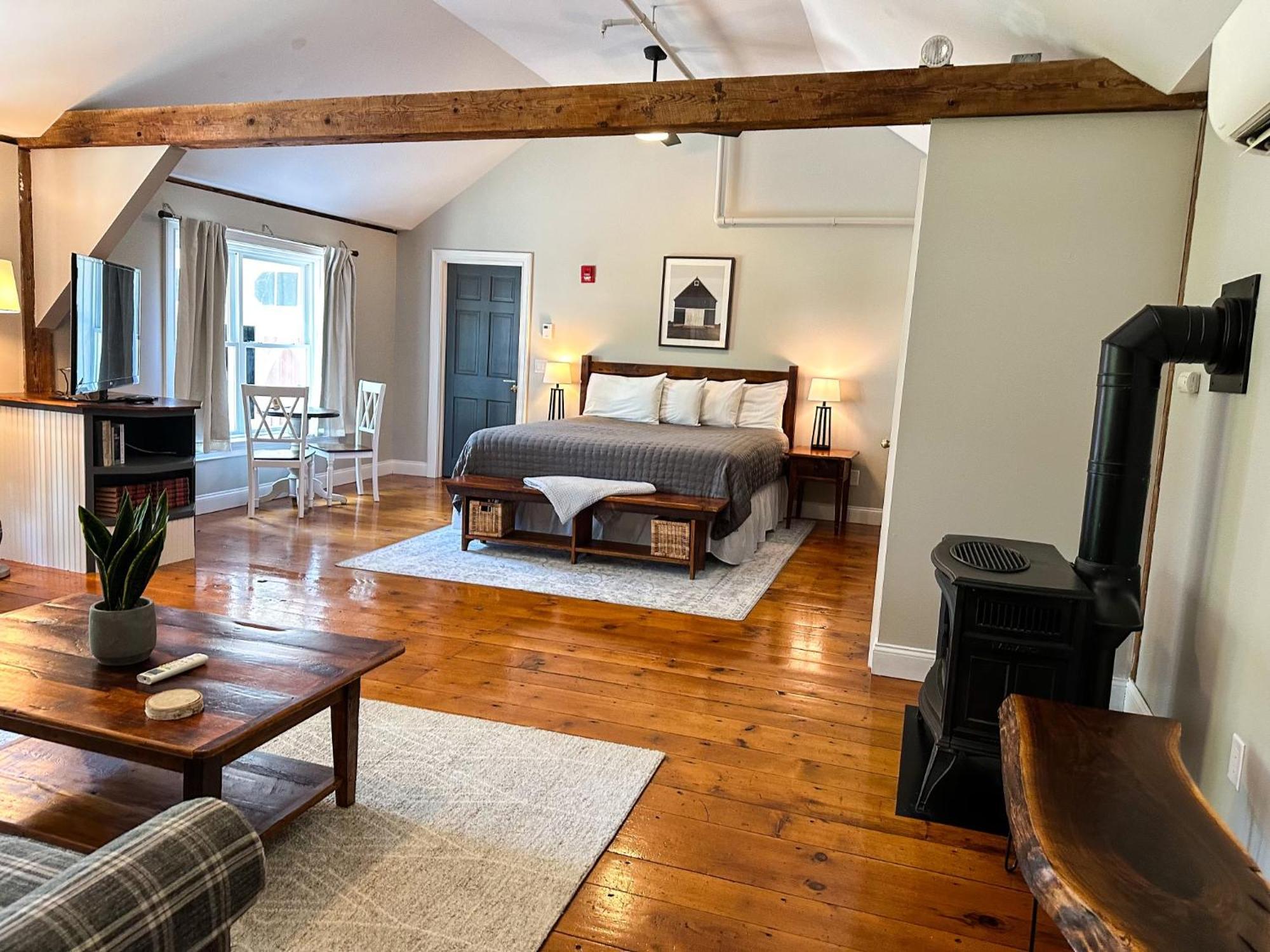 The Black Walnut Inn Amherst Exteriör bild