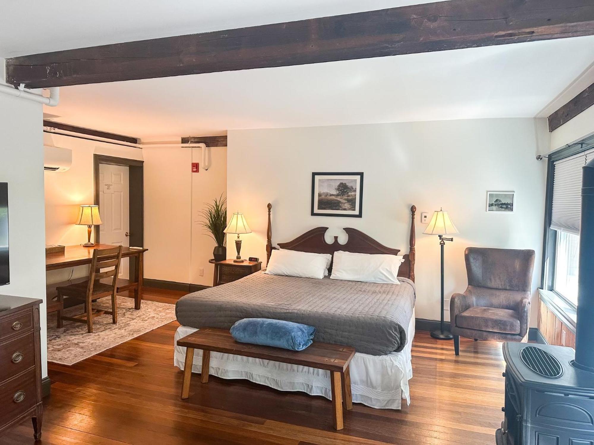 The Black Walnut Inn Amherst Exteriör bild