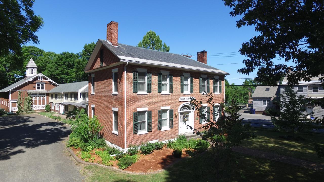 The Black Walnut Inn Amherst Exteriör bild