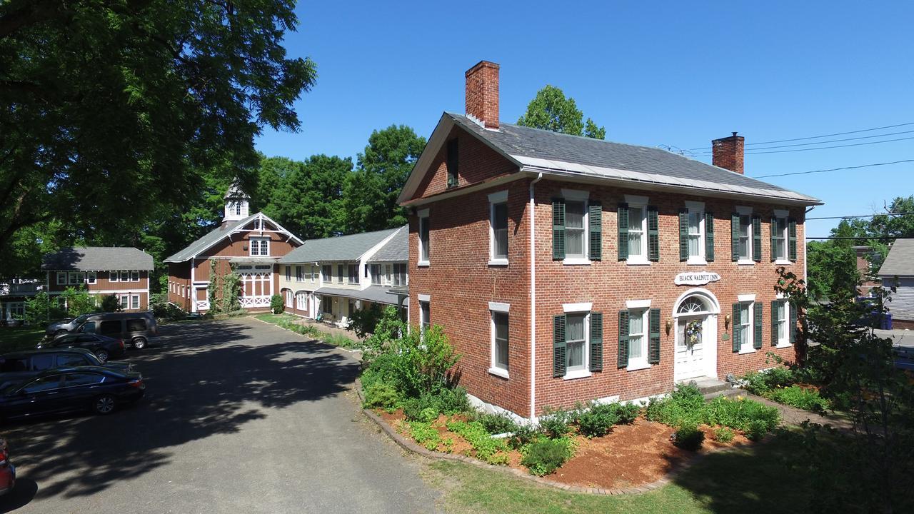 The Black Walnut Inn Amherst Exteriör bild
